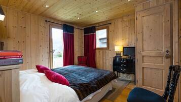 5 chambres, bureau, fer et planche Ă repasser, lit parapluie