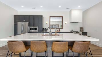 House, Multiple Beds, Kitchen (Big Bear Bungalow) | Private kitchen | Fridge, microwave, oven, stovetop