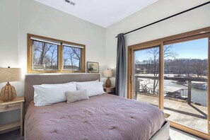 ハウス ベッド (複数台) キッチン (Big Bear Bungalow) | 4 室のベッドルーム、客室ごとに異なる装飾、客室ごとに異なるインテリア、WiFi (無料)