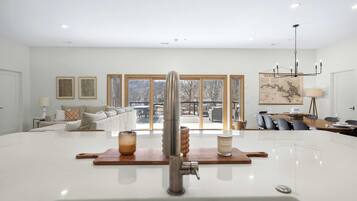 Casa, varias camas, cocina (Big Bear Bungalow) | Interior