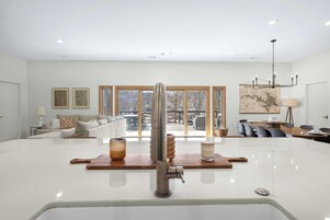 Casa, varias camas, cocina (Big Bear Bungalow) | Interior