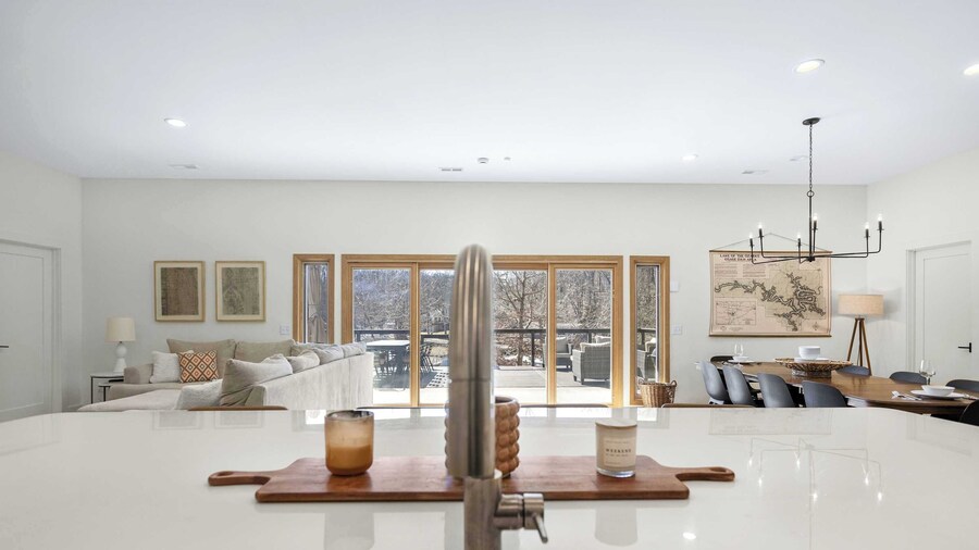 Big Bear Bungalow Stay on Ozark Waterfront