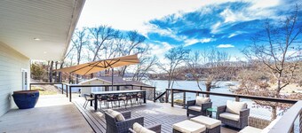 Big Bear Bungalow Stay on Ozark Waterfront