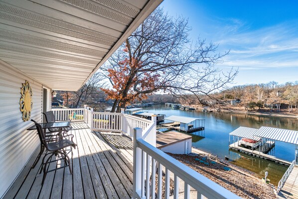 Casa, varias camas, patio | Balcón