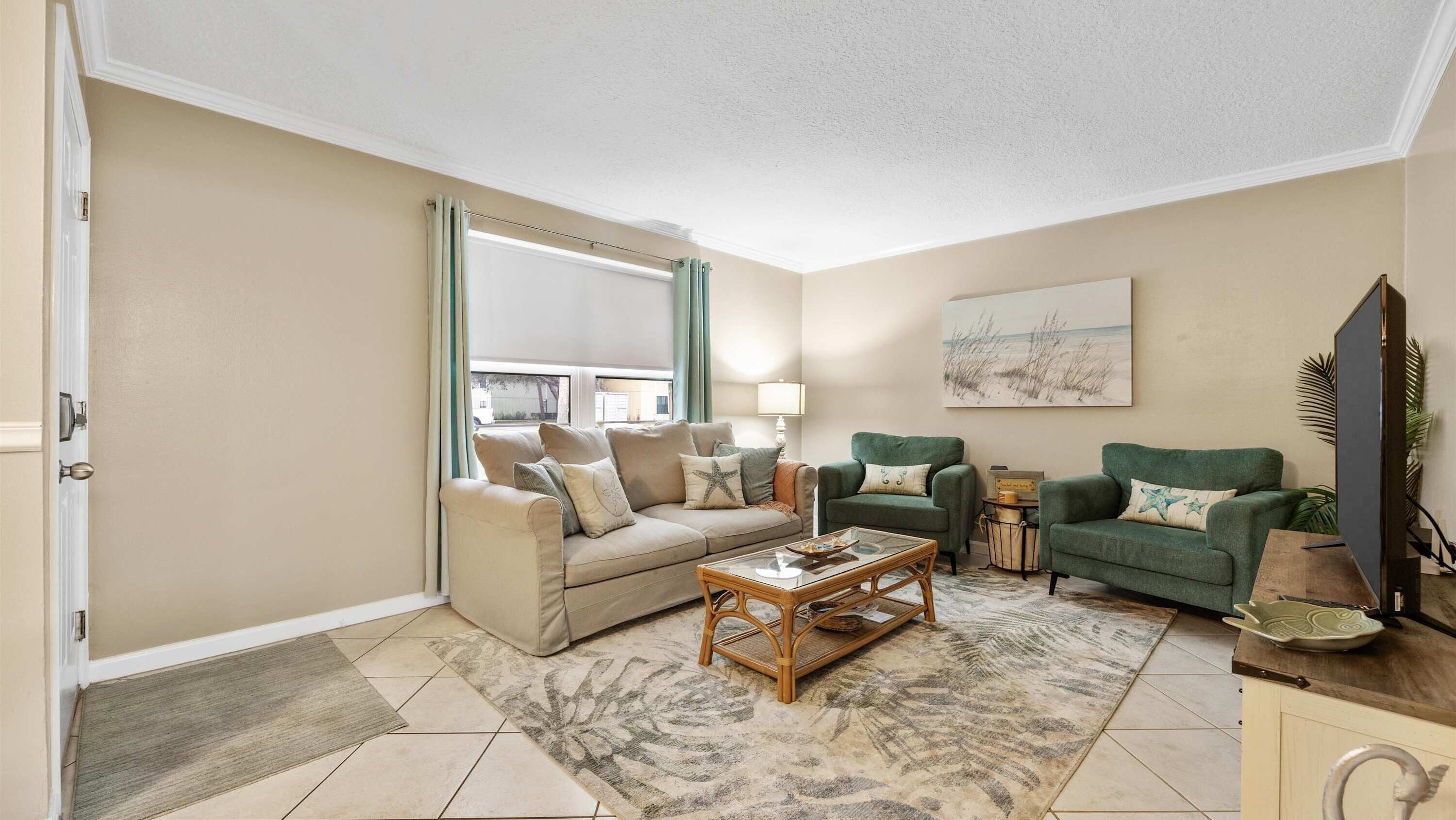 公寓客房, 多張床, 廚房 | 起居區 | 42-吋平面電視，提供數位頻道