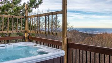 Cabin, Multiple Beds, Pool Access, Mountain View (Little Cub Retreat) | Private spa tub