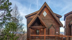 Exterior - Little Cub Retreat - Private Hot Tub & Indoor Pool (Gatlinburg)