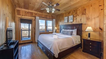 Cabin, Multiple Beds, Pool Access, Mountain View (Little Cub Retreat) | 2 bedrooms, individually decorated, individually furnished, free WiFi