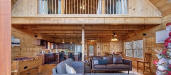 Little Cub Retreat - Private Hot Tub & Indoor Pool