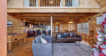 Little Cub Retreat - Private Hot Tub & Indoor Pool