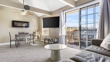 Condo, Multiple Beds, Kitchen, Garden View (Inside City Limits of Branson) | Living area