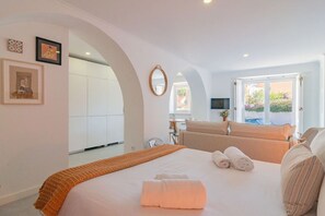 1 bedroom, WiFi, bed sheets - Chalet Maria da Assunção - Studio (Cascais)