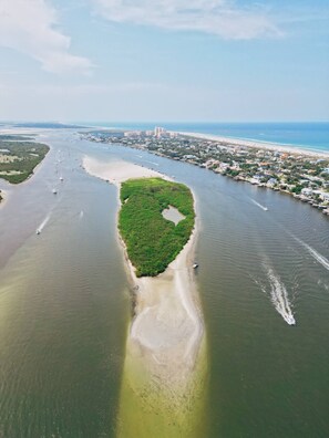 Beach nearby - Hidden Beach Bungalow - Walking distance to the beach, shops and great eats! (New Smyrna Beach)
