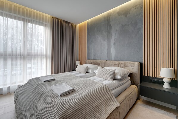 2 عدّة غرف نوم وواي فاي مجانًا وملاءات أسرّة