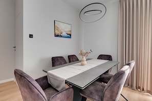 Repas dans la chambre
