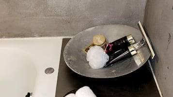 Towels, soap, shampoo, toilet paper