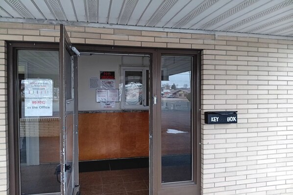 Reception - DuBois Manor Motel  (DuBois)