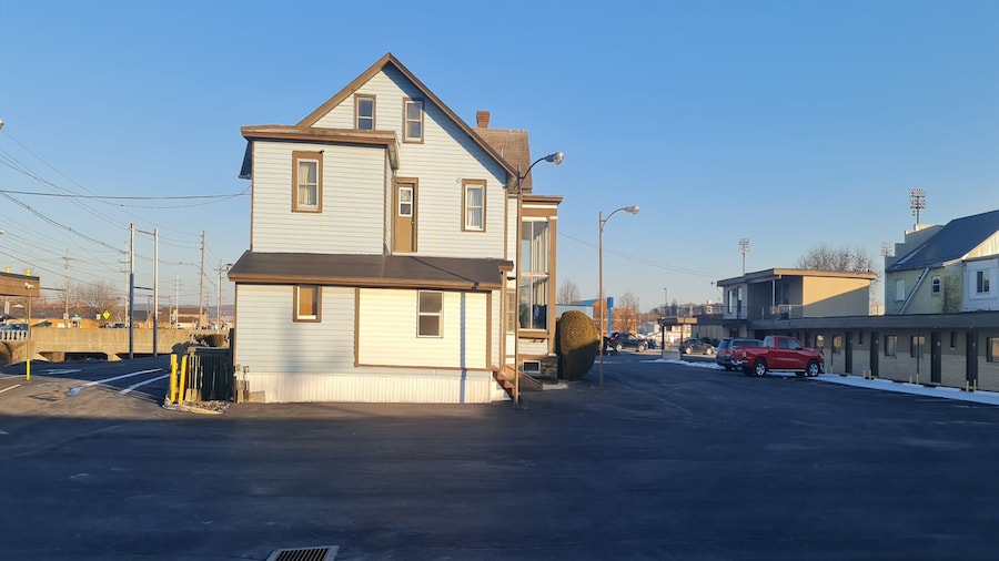 DuBois Manor Motel