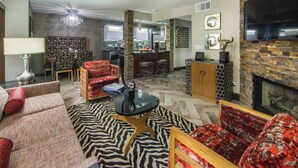 Living area - Luxe Condo 2 blocks from The Bellagio and Caesars Palace Jacuzzi, Pool & Fitness (Las Vegas)