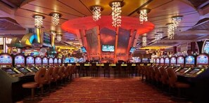 Casino - 5BR/4BA, Pools, Sauna, Fun Double Bunk Bed Room with game room and fire pit! (East Stroudsburg)