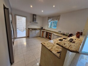 Micro-ondes, four, plaque de cuisson, lave-vaisselle