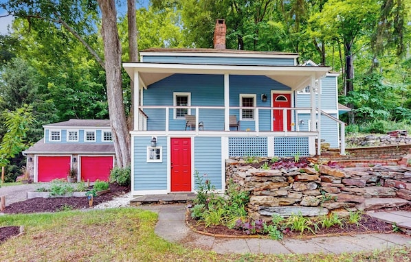 Exterior - Quiet Historic Retreat (New Milford)