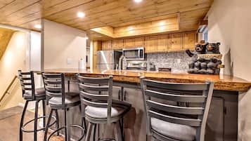 Frigorífic, microones, placa de cuina i rentaplats