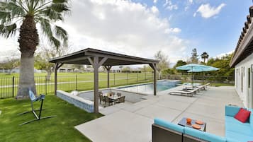 Piscina externa, piscina aquecida