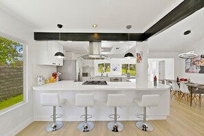 Fridge, microwave, oven, stovetop -  Desert Fun & Relaxation: Your Stylish Getaway! (Indio)