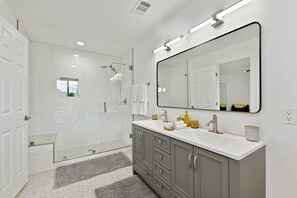 Shower, hair dryer, towels, soap - Luxury Villa: Pool, Spa, Golf Views  Sleeps 12 (Indio)