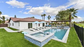 Piscine extérieure, piscine chauffée