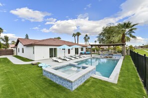 Outdoor pool, a heated pool -  Desert Fun & Relaxation: Your Stylish Getaway! (Indio)