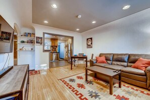 Smart TV - Cozy Highland Hideout I Kitchen I Parking I WFH (Denver)