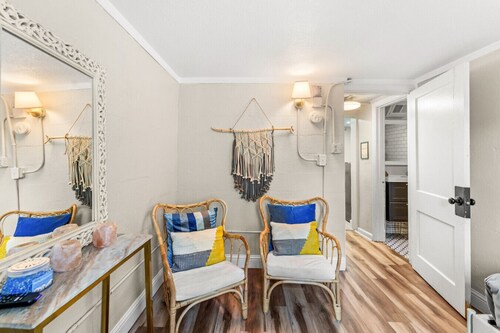 Modern Suite in Denver’s Art District I Walkable