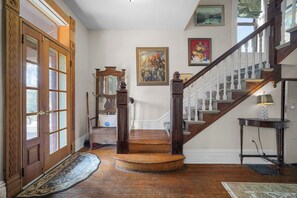 Unclassified image, 5 of 30, button