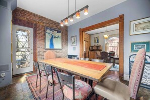 Unclassified image, 3 of 30, button