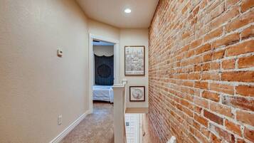 2 quartos, escrivaninha, ferros/tábuas de passar roupa, Wi-Fi