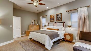 3 slaapkamers, een bureau, een strijkplank/strijkijzer, wifi