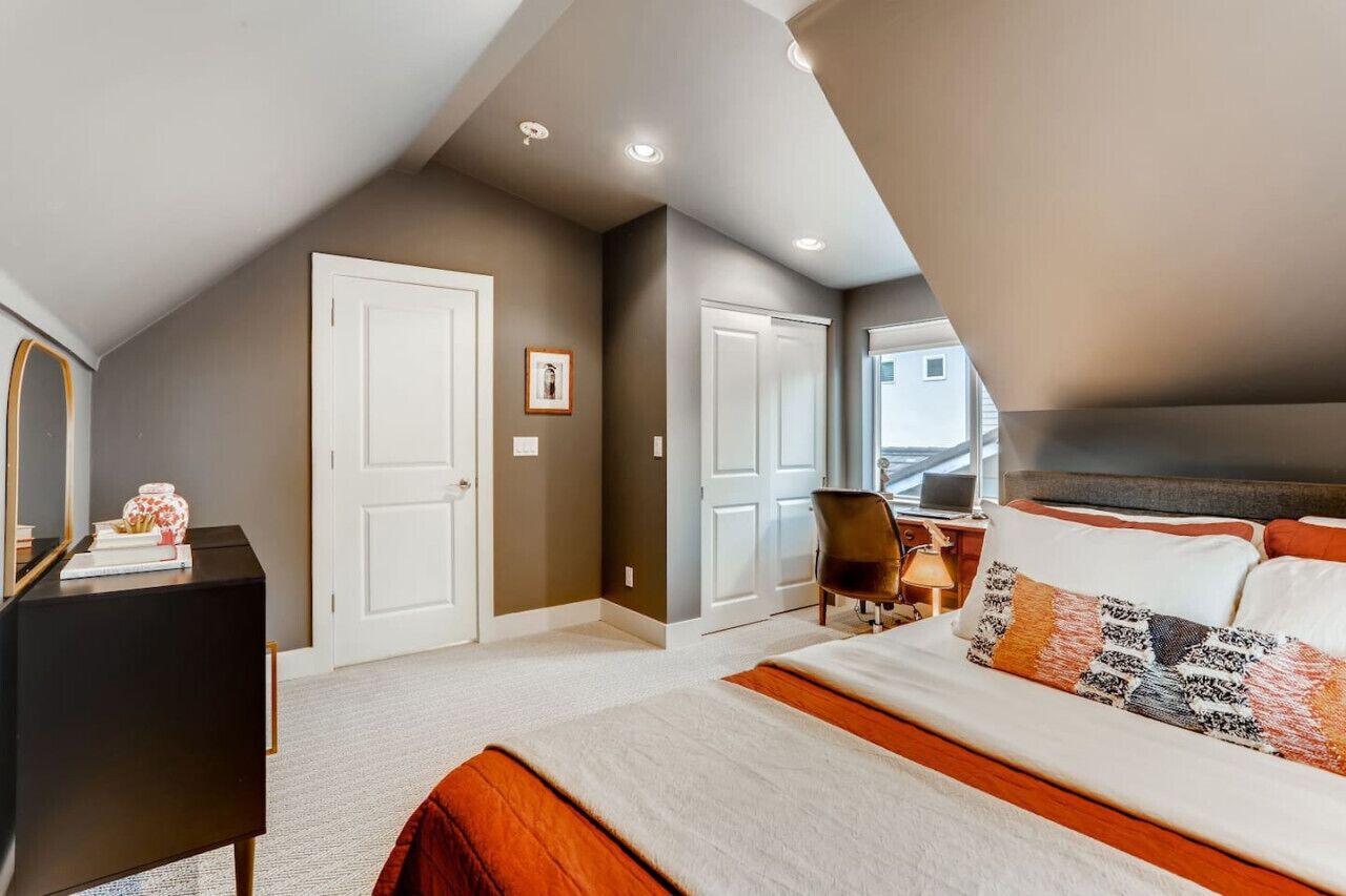 3 bedrooms, desk, iron/ironing board, WiFi