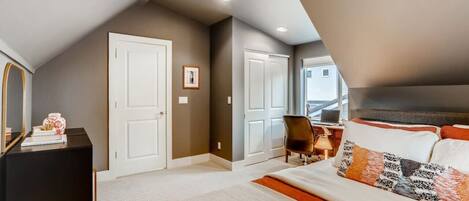 3 bedrooms, desk, iron/ironing board, WiFi