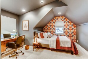 3 bedrooms, desk, iron/ironing board, WiFi