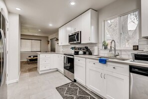 Fridge, oven, stovetop, dishwasher