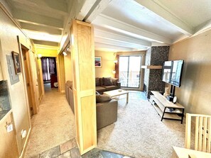 Smart TV, fireplace - Fireplace I Pool I Biking I Skiing & Snowboarding (Silverthorne)
