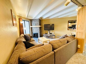Smart TV, fireplace - Fireplace I Pool I Biking I Skiing & Snowboarding (Silverthorne)