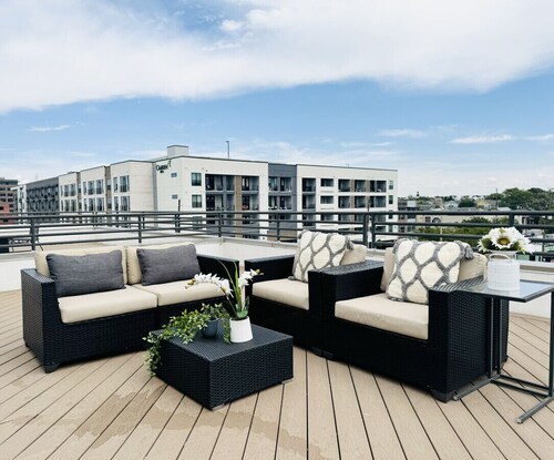 Luxury Loft I Skyline Views in RiNO