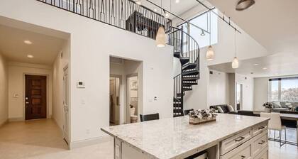 Luxury Loft I Skyline Views in RiNO