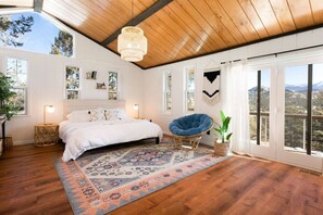 4 bedrooms, desk, iron/ironing board, WiFi