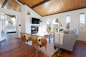 4 Schlafzimmer, Schreibtisch, Bügeleisen/Bügelbrett, WLAN