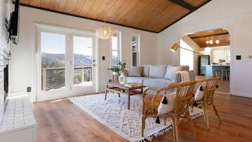 Smart-tv en een open haard