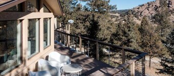 Luxury Mountain Getaway w/ Hot Tub & Deck